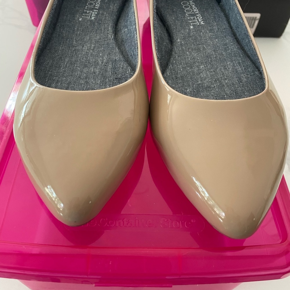 Dr. Scholl’s Memory Foam Cool patent putty tan flats point 9.5
